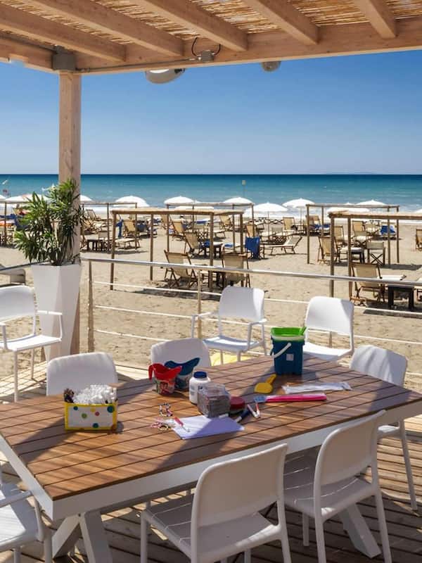 2 restaurants, breakfast served