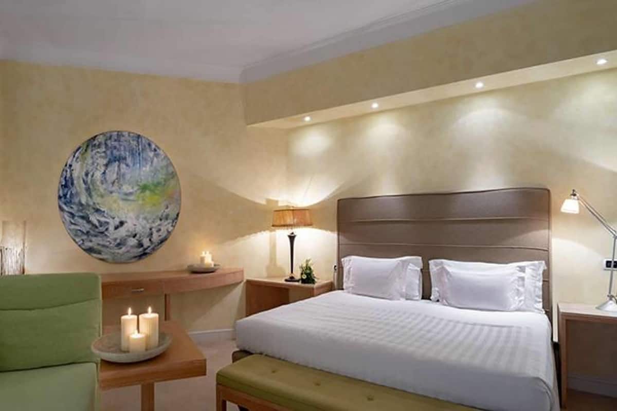 Superior Triple Room, Park View | Minibar, in-room safe, desk, blackout curtains