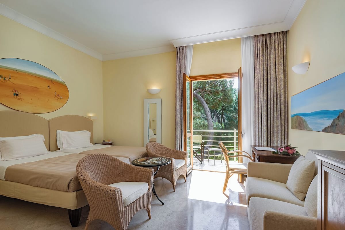 Superior Twin Room, Park View | Minibar, in-room safe, desk, blackout drapes