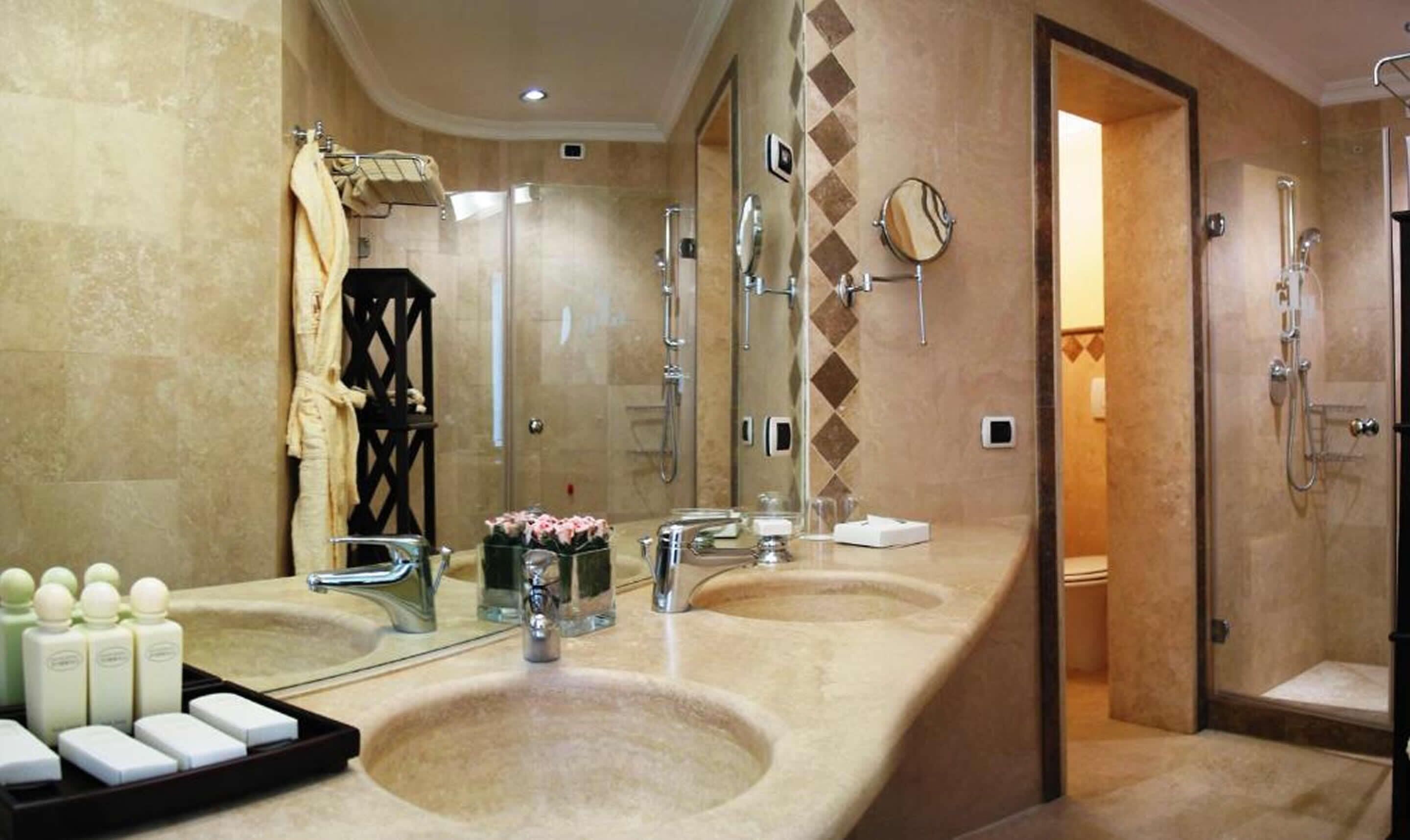 junior room, park view | bathroom | free toiletries, hair dryer, bathrobes, slippers