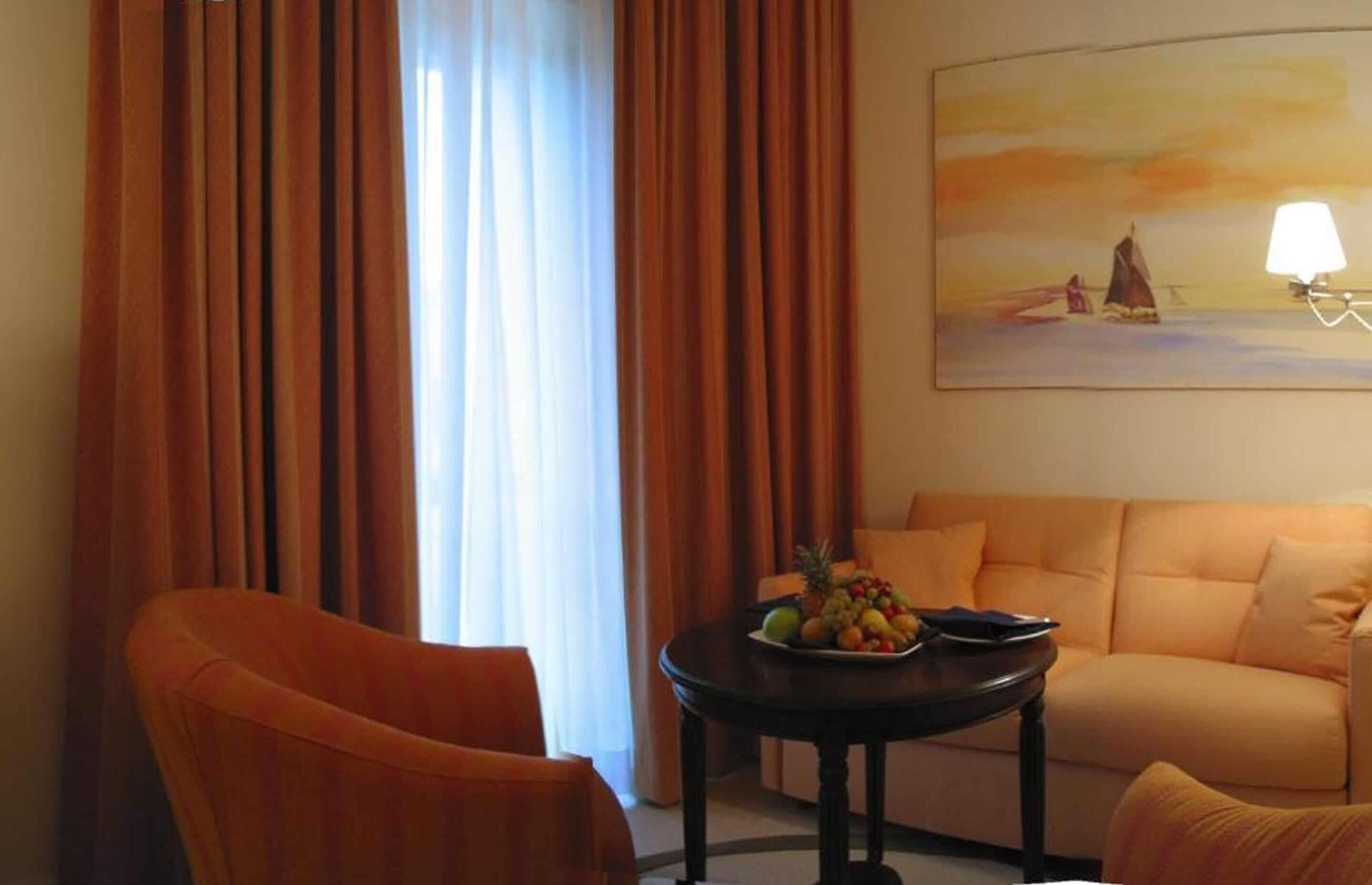 junior room, park view | minibar, in-room safe, desk, blackout curtains