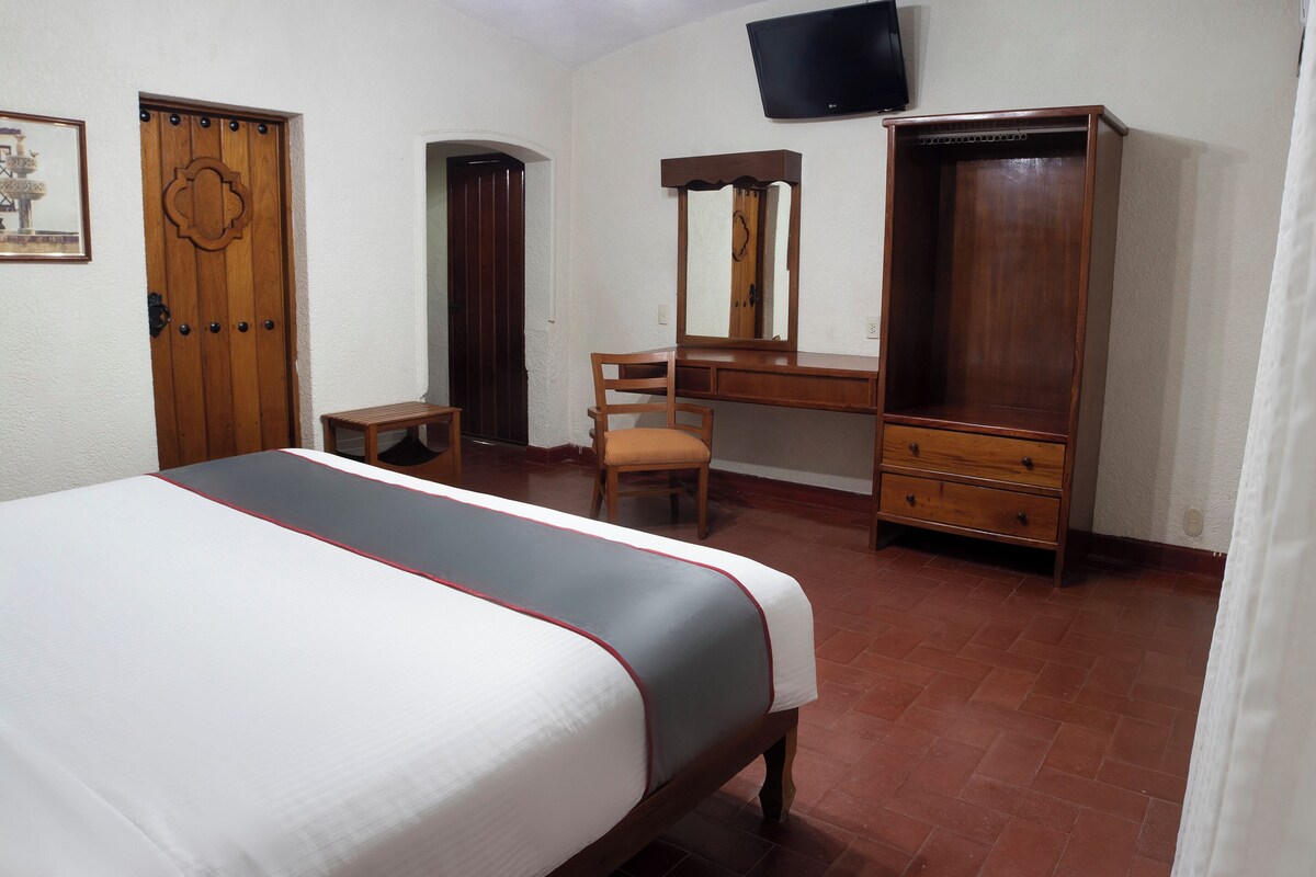 WiFi (free), alarm clocks, bed sheets