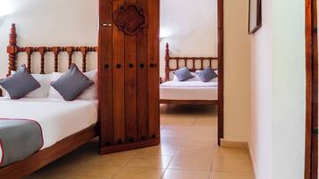 Habitación estándar (Four beds) | Wifi gratis, ropa de cama y despertador