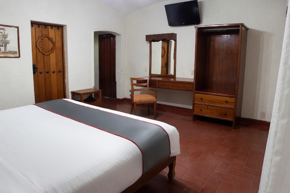 WiFi (free), alarm clocks, bed sheets