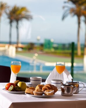 Daily buffet breakfast (EUR 1 per person)