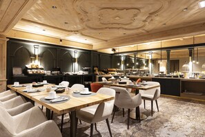 Free daily buffet breakfast - Hotel Le Chabichou (Courchevel)