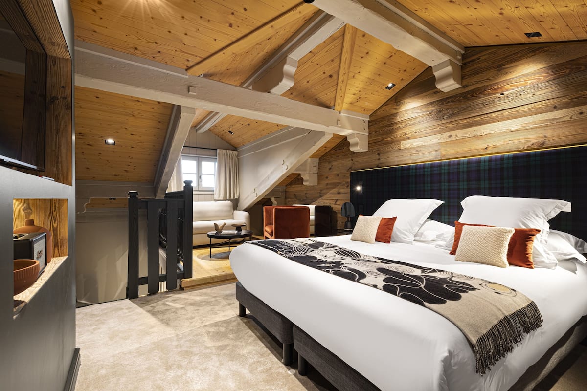 Comfort kamer, op tussenverdieping | 1 slaapkamer, luxe beddengoed, een minibar, een kluis op de kamer