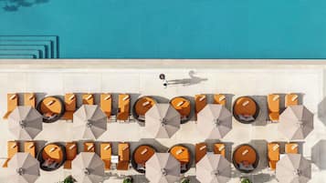 2 piscines extérieures, parasols de plage