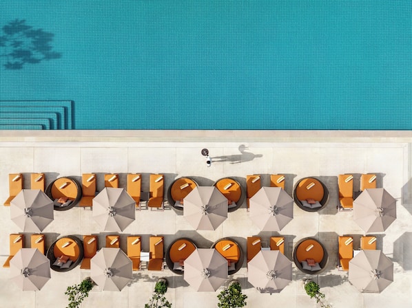 2 outdoor pools, pool umbrellas