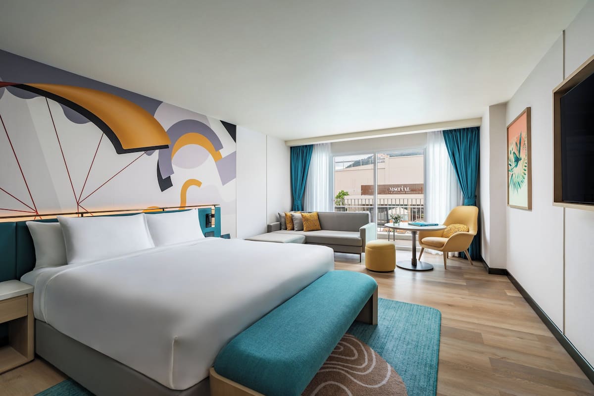 Room, Pool View (Stylish King, Sunkissed)