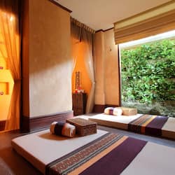 Couples treatment room(s), hot tub, steam room, body treatments