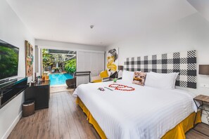 Habitación Premier, acceso a la piscina | Minibar, caja fuerte, escritorio y cortinas opacas