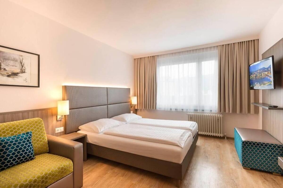 Hypo-allergenic bedding, in-room safe, desk, laptop workspace