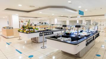 Breakfast, lunch, dinner served; international cuisine, garden views