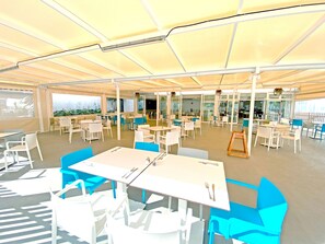 Breakfast, lunch, dinner served; international cuisine, garden views