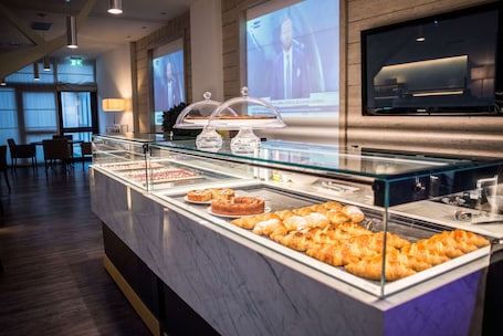 Café da manhã com buffet todos os dias (EUR 10 por pessoa)