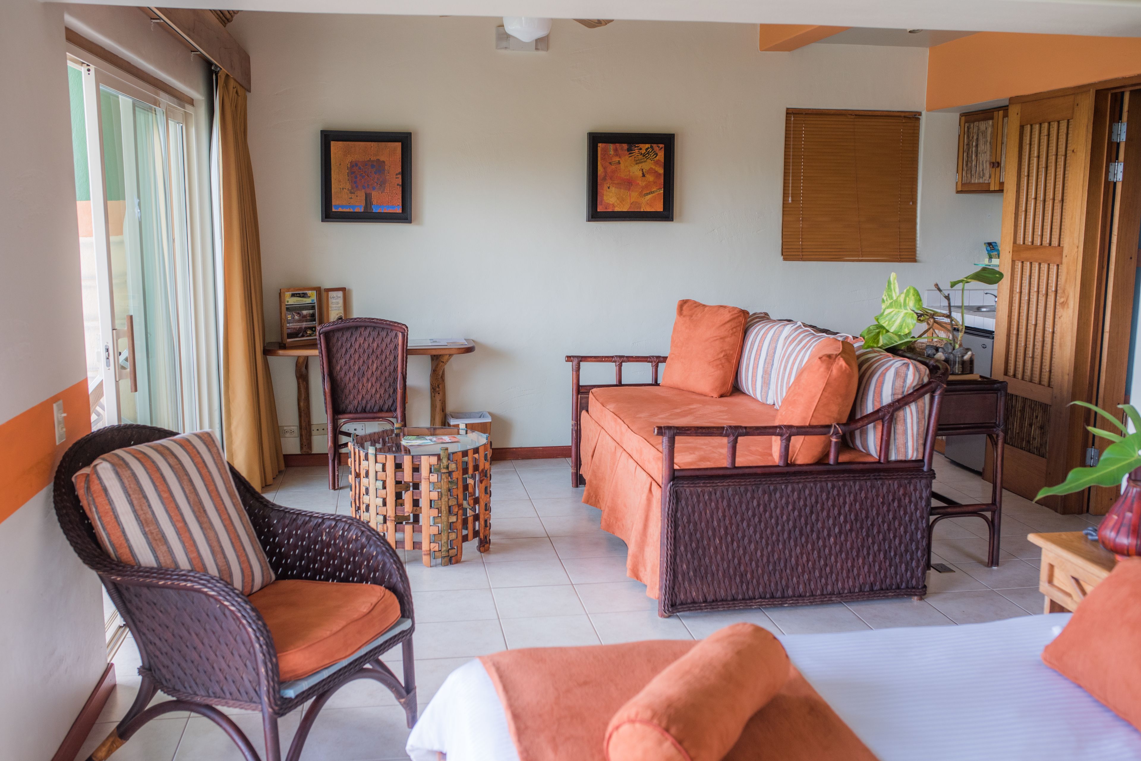 honeymoon suite, 1 king bed, bathtub, sea view | premium bedding, down duvets, pillow-top beds, minibar