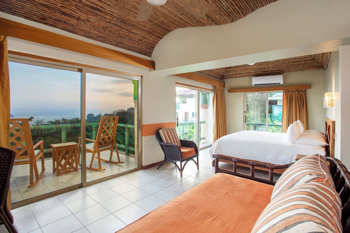 Honeymoon Suite, 1 King Bed, Bathtub, Sea View | Premium bedding, down comforters, pillowtop beds, minibar