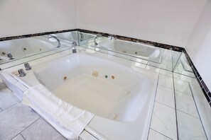 Premium Room, 1 King Bed, Jetted Tub | Jetted bathtub