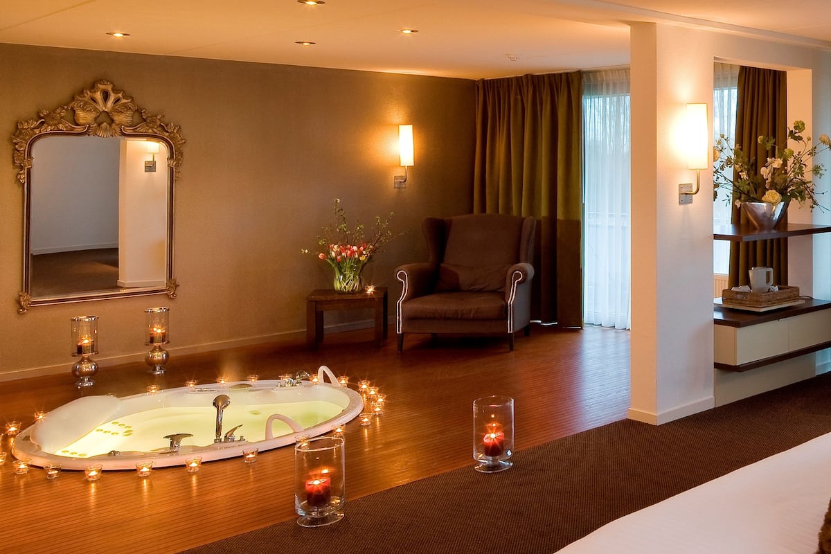 honeymoon suite | in-room safe, blackout curtains, cots/infant beds, free wifi