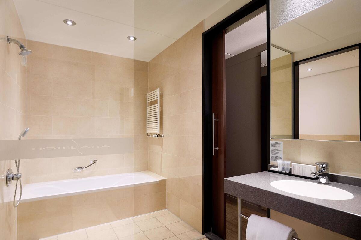 separate bathtub and shower, deep-soaking bathtub, free toiletries