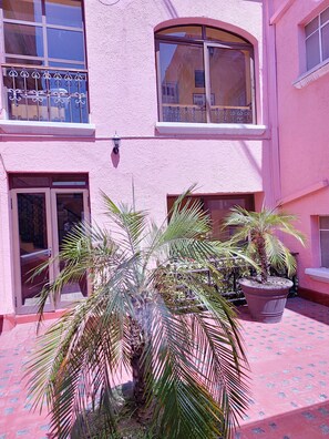 Habitación estándar, 1 cama matrimonial | Vista al patio