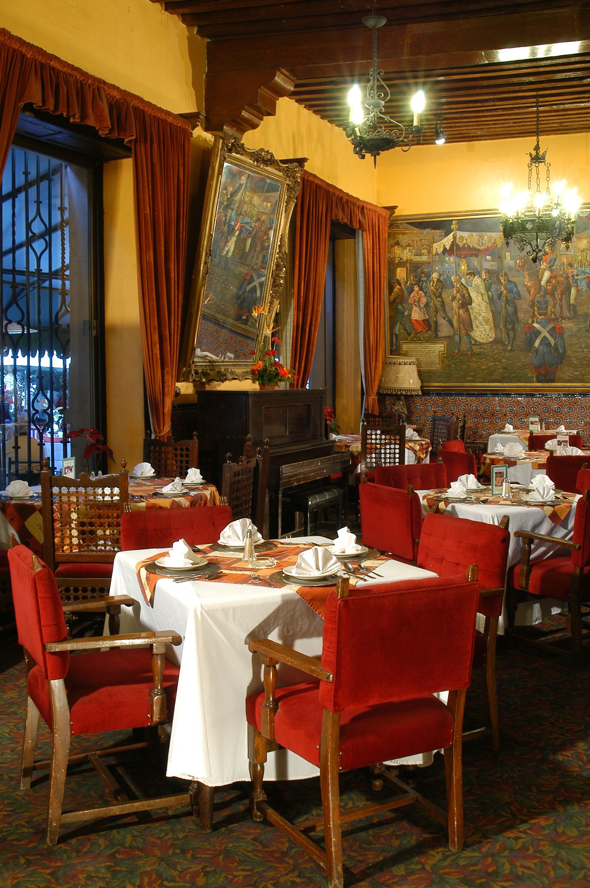 Desayuno a la carta todos los días (con cargo) 