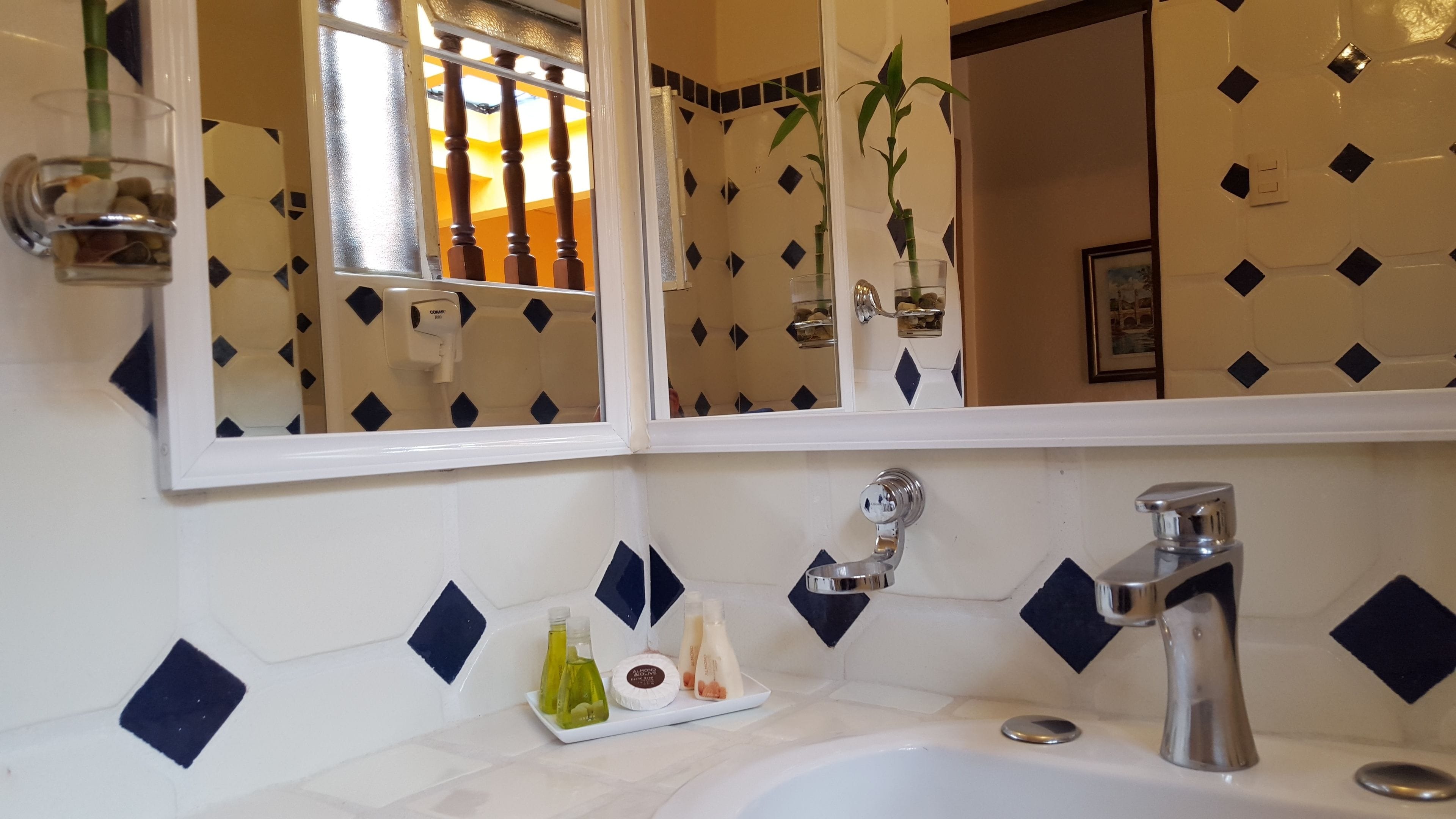 shower, free toiletries, towels