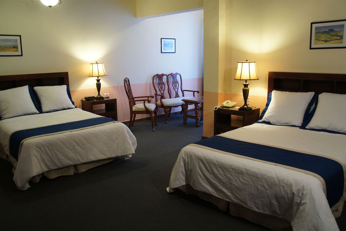 Comfort Quadruple Room, 2 Katil Kelamin (Double) | Peti besi dalam bilik, dihias secara berasingan