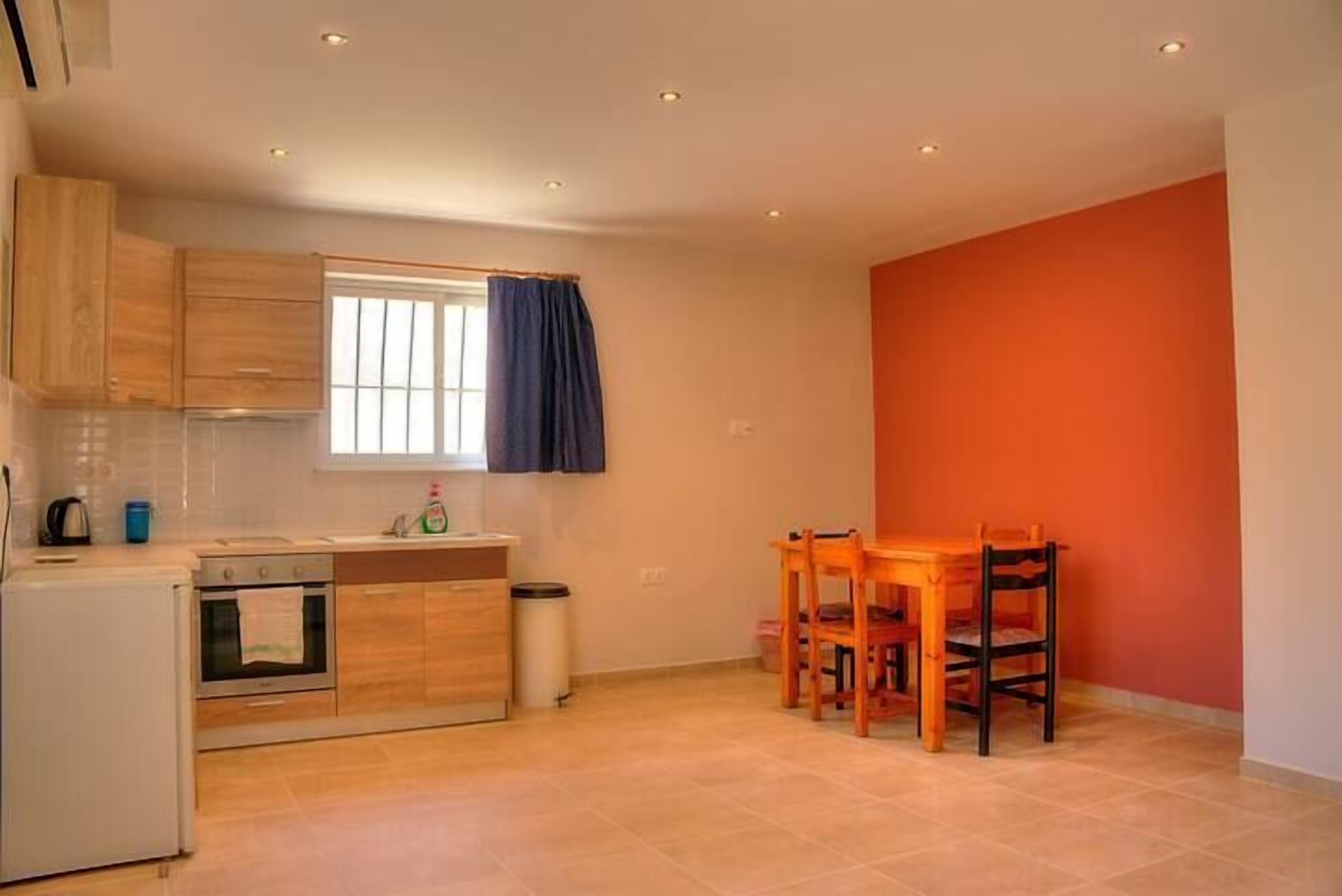 deluxe apartment, 2 bedrooms, balcony, corner | living area | led tv