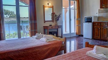 Studio Familial, 1 chambre, balcon, vue partielle sur la mer