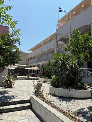 ด้านหน้าที่พัก