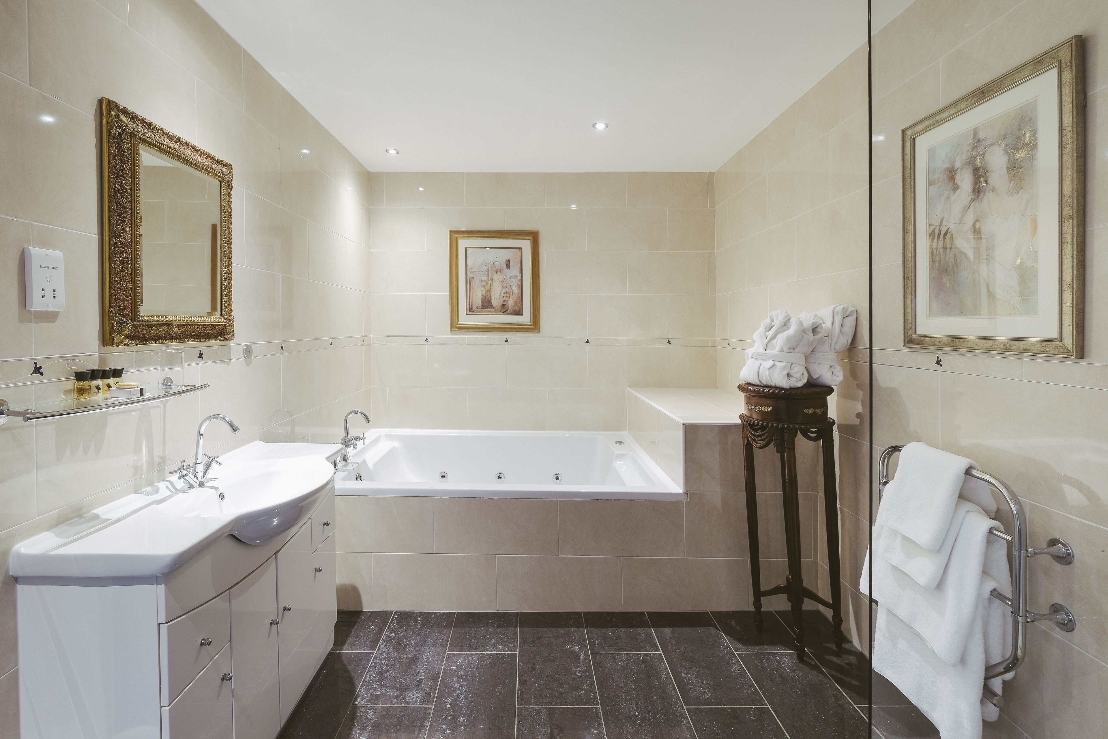 superior room, 1 double bed, non smoking | bathroom | combined shower/bathtub, free toiletries, hair dryer, towels