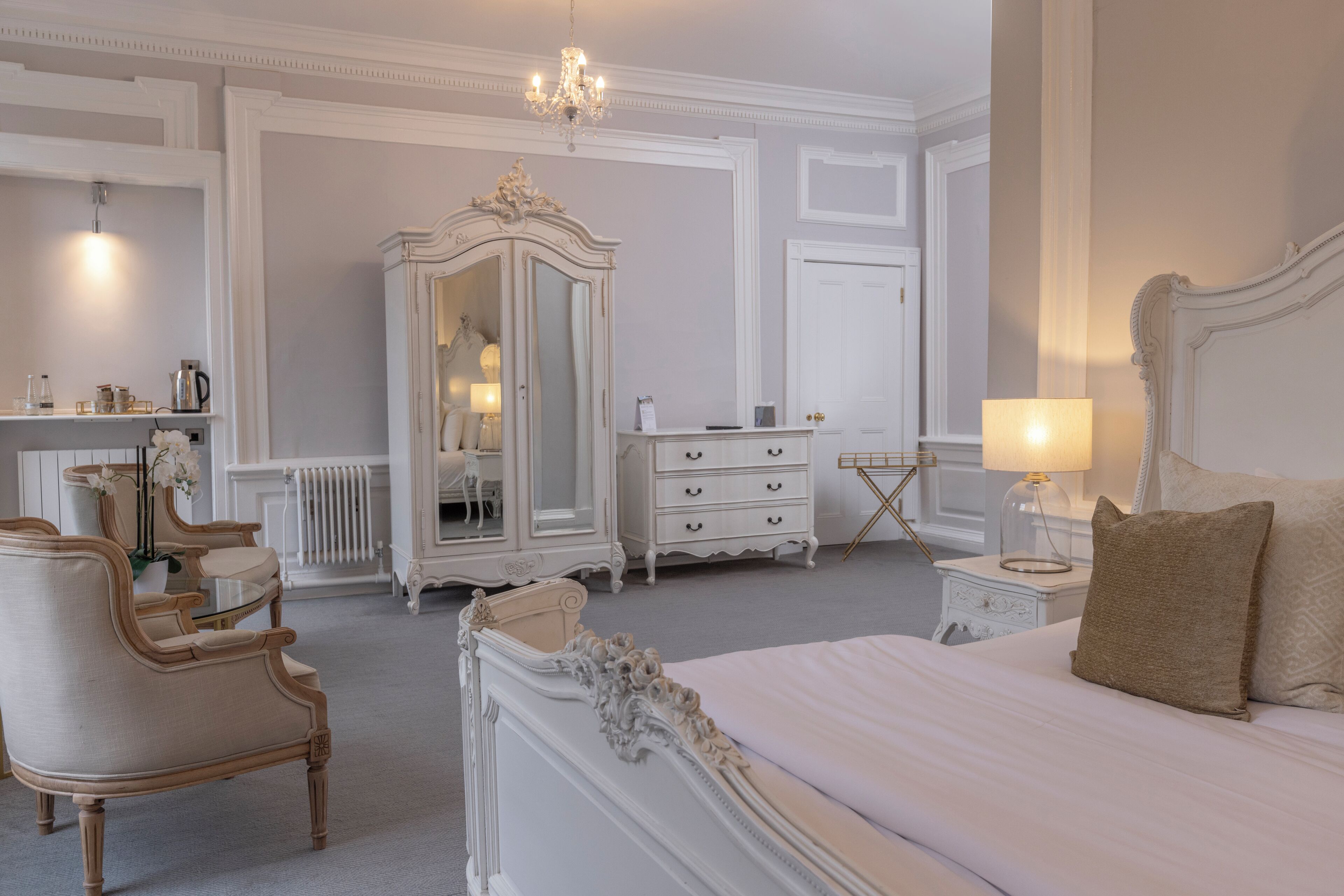 Suite Deluxe, 1 cama matrimonial, para no fumadores (View) | Decoración personalizada, muebles diferentes y escritorio 