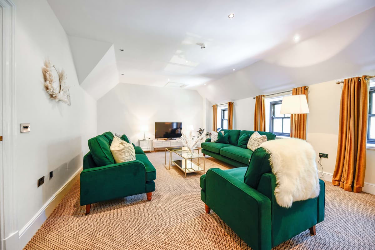 standard apartment, 2 bedrooms, non smoking, kitchen (living room) | individually decorated, individually furnished, desk, blackout curtains