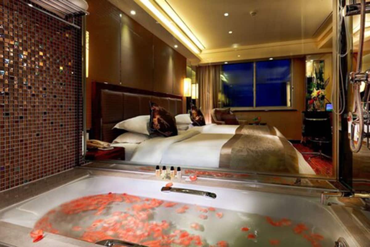 Deluxe Twin Room | Premium bedding, in-room safe, blackout curtains, soundproofing