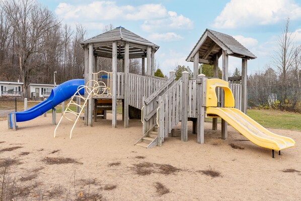 Children’s play area – outdoor