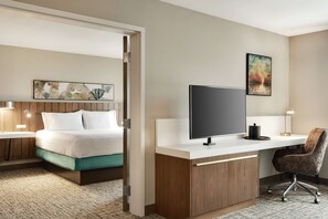 Deluxe Suite, 1 King Bed | Desk, laptop workspace, iron/ironing board, cots/infant beds - Hilton Garden Inn Dubuque Downtown (Dubuque)