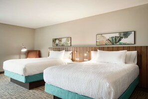 Schreibtisch, laptopgeeigneter Arbeitsplatz, Bügeleisen/Bügelbrett