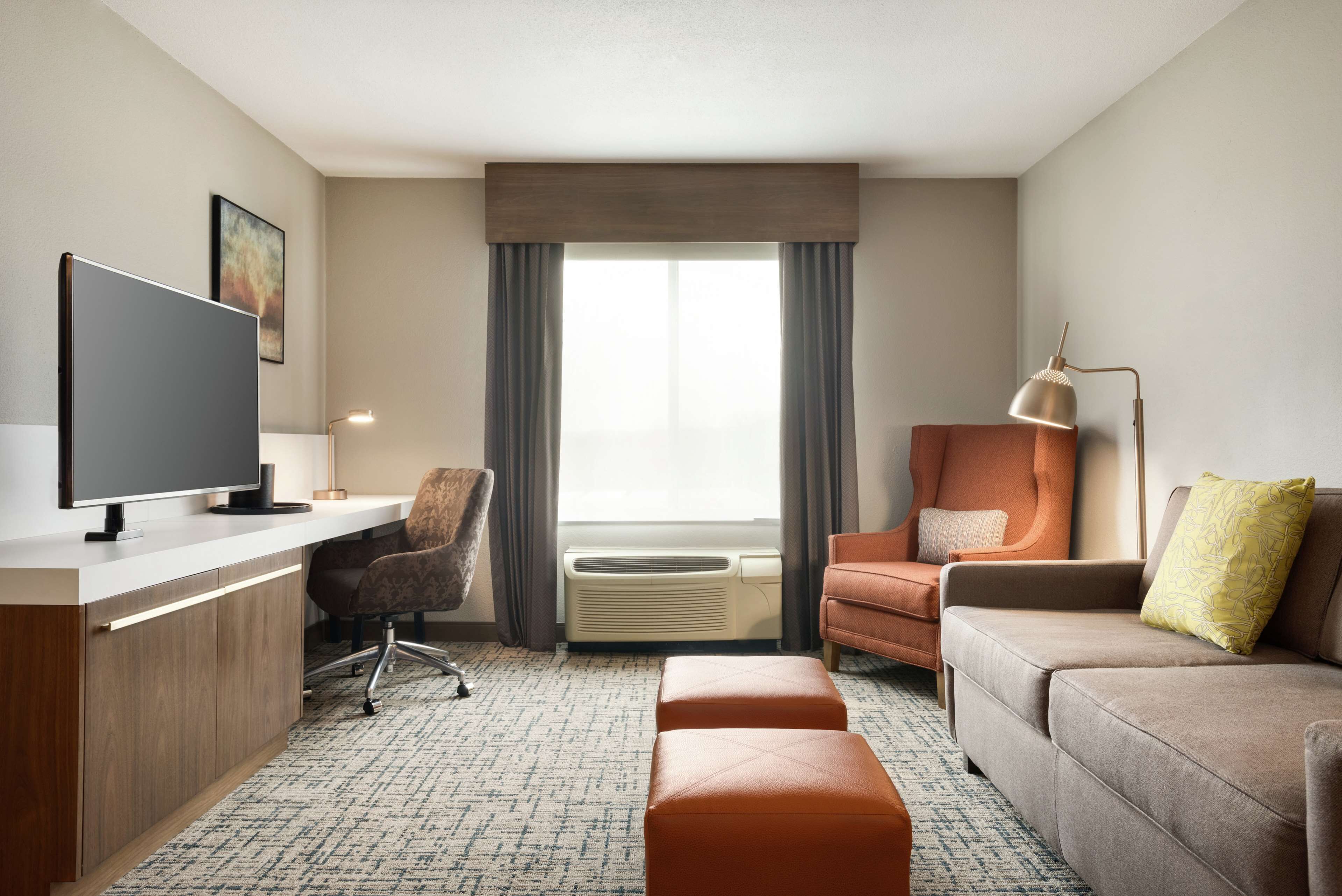 deluxe suite, 1 king bed | desk, laptop workspace, iron/ironing board, cots/infant beds