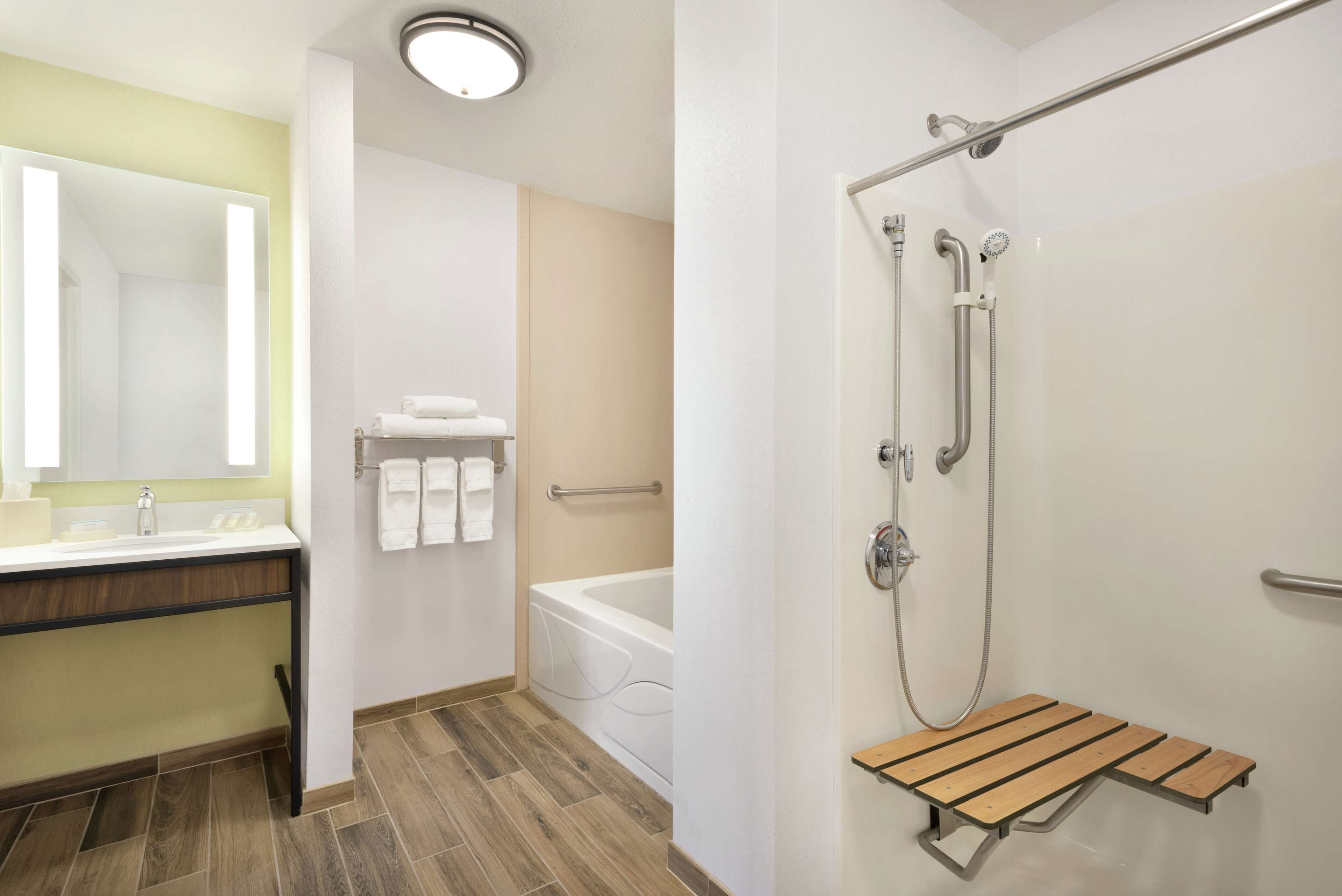 room, accessible | bathroom | free toiletries, hair dryer, towels