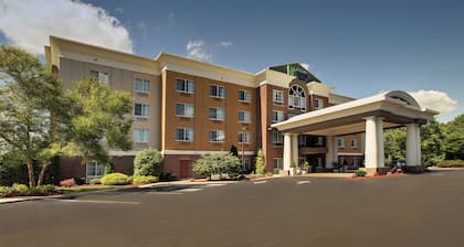 Holiday Inn Express Hotel & Suites Middleboro Raynham by IHG