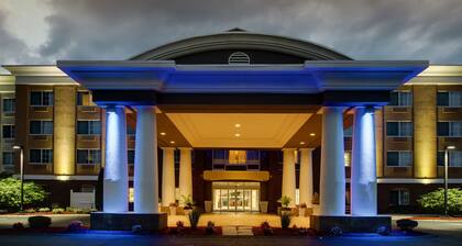 Holiday Inn Express Hotel & Suites Middleboro Raynham by IHG