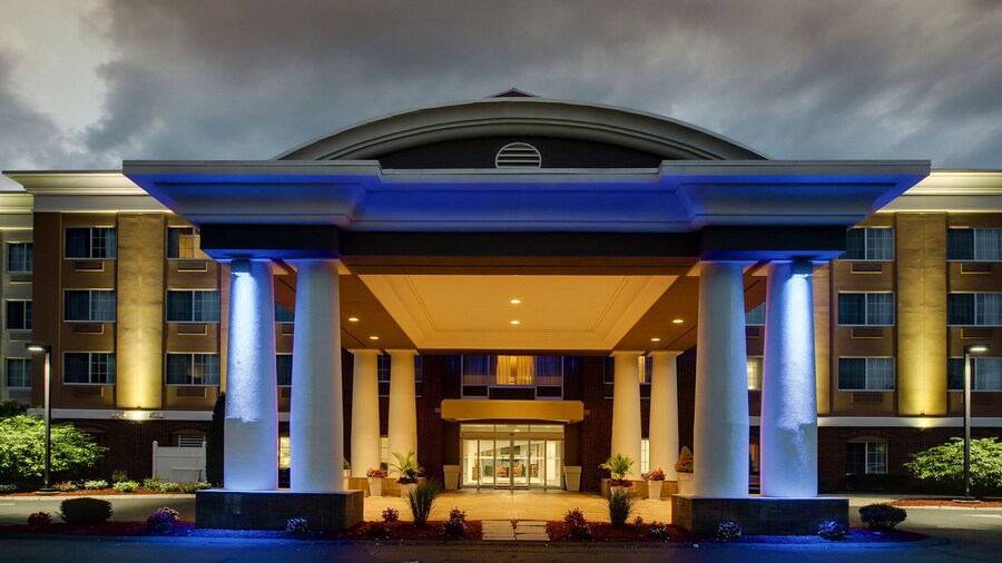 Holiday Inn Express Hotel & Suites Middleboro Raynham by IHG