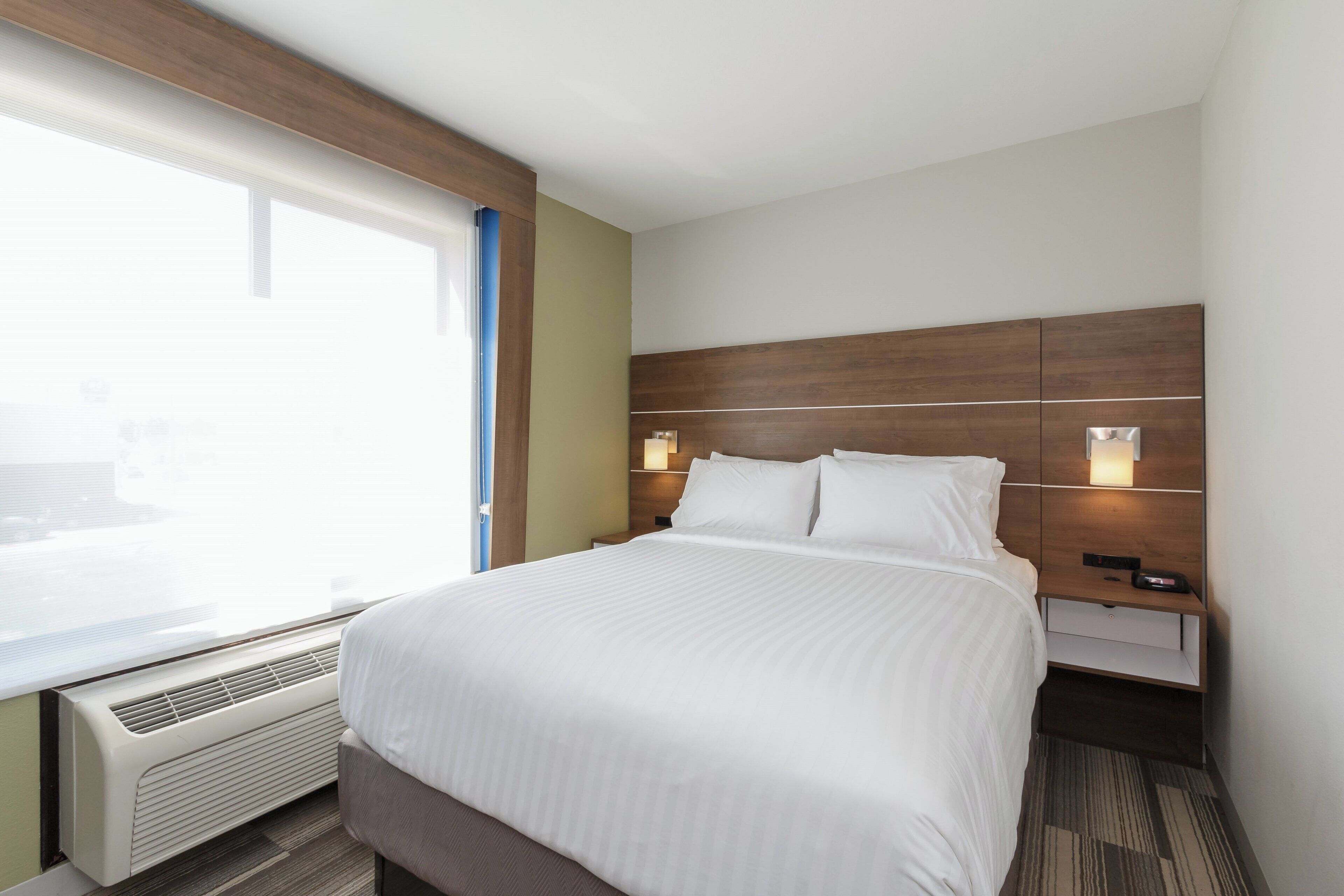 Suite, Meerdere bedden | Hypoallergeen beddengoed, een kluis op de kamer, een bureau