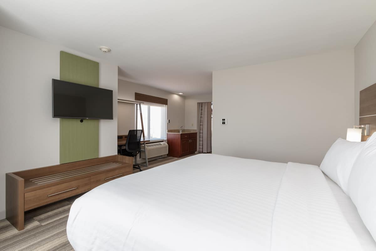 1 bedroom, hypo-allergenic bedding, in-room safe, desk