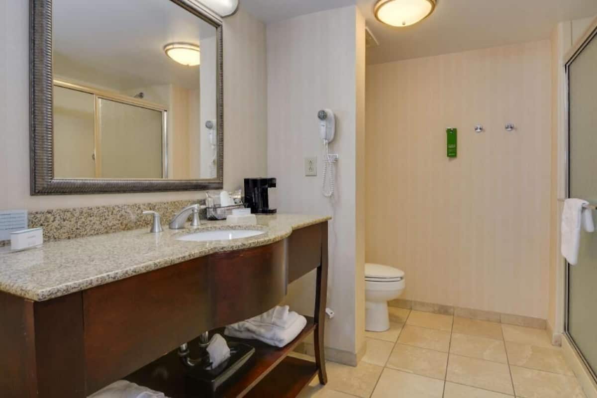 Salle de bain | Articles de toilette gratuits, sĂšche-cheveux, serviettes fournies