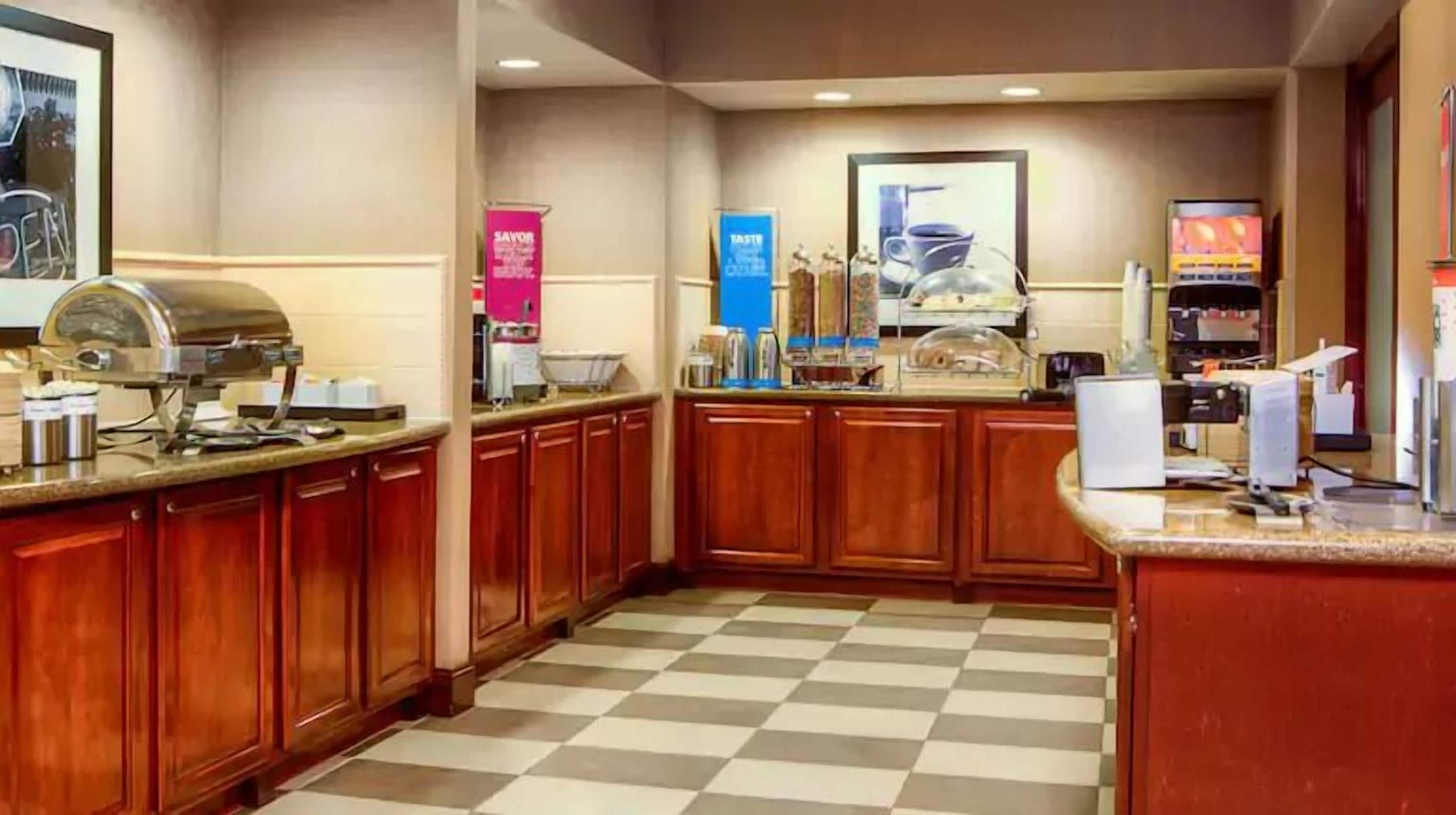 free daily continental breakfast