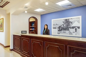 Quầy tiếp tân