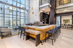 2 Bars/Lounges, Poolbar